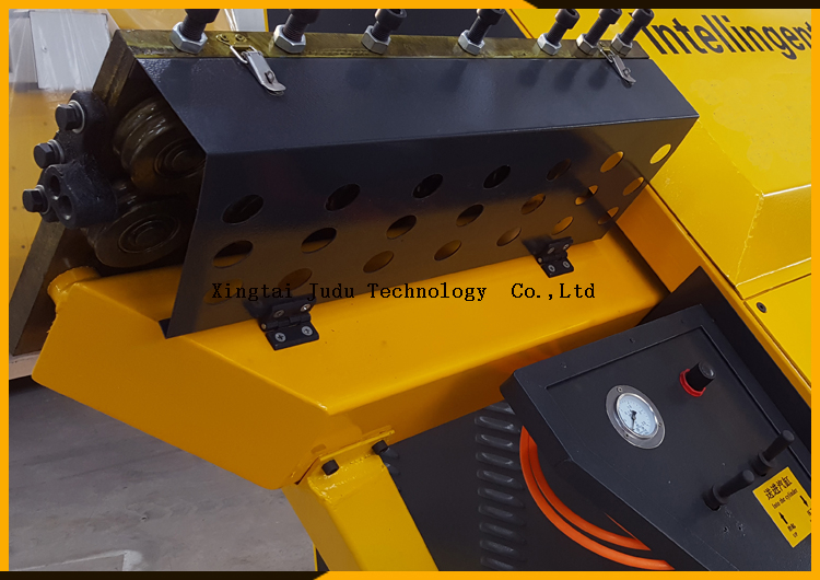 Exportado a Malasia Máquina dobladora automática de barras de acero CNC